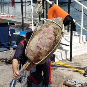Napoli, acque marine preziose antistante la Riviera di Chiara. Recuperata anfora risalente al I sec. d. C.
